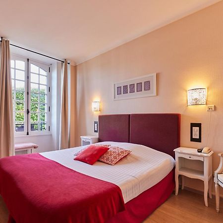 Hotel Les Deux Magots Ла-Рош-Бернар Экстерьер фото